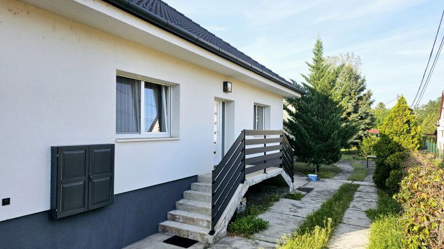 Eladó családi ház, Szigethalmon 135.9 M Ft, 4 szobás