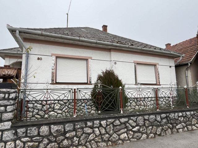 Eladó családi ház, Kácson 27 M Ft, 3 szobás