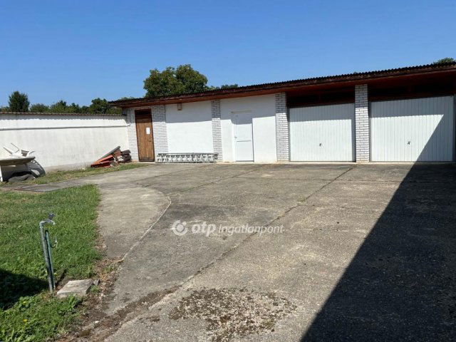 Eladó téglalakás, Encsen 35 M Ft, 2+2 szobás