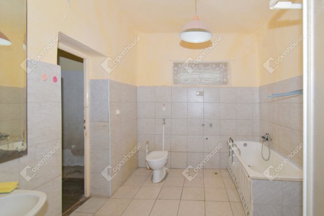 Eladó családi ház, Szegeden 69.9 M Ft, 2 szobás