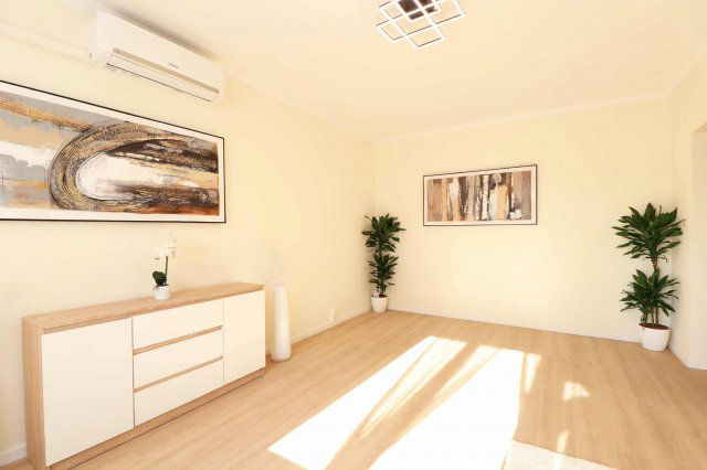 Eladó panellakás, Dunaújvárosban 39 M Ft, 2 szobás