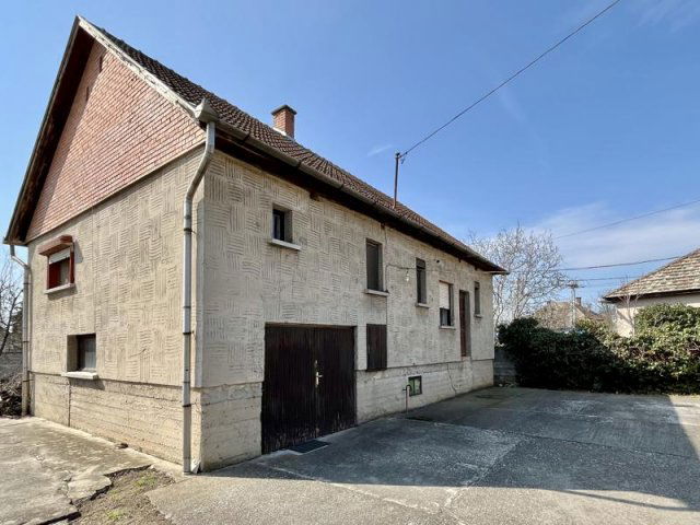 Eladó családi ház, Szentmártonkátán 33 M Ft, 3 szobás