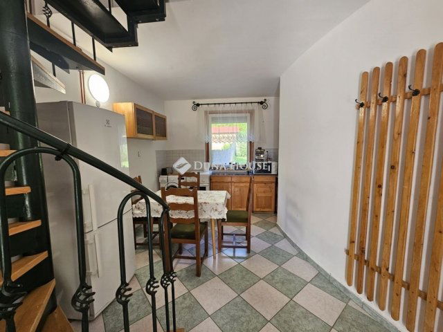 Eladó családi ház, Orfűn 134 M Ft, 6 szobás