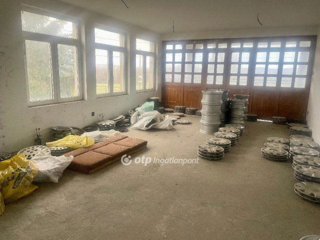 Eladó sorház, Pécsett 215 M Ft, 12+2 szobás