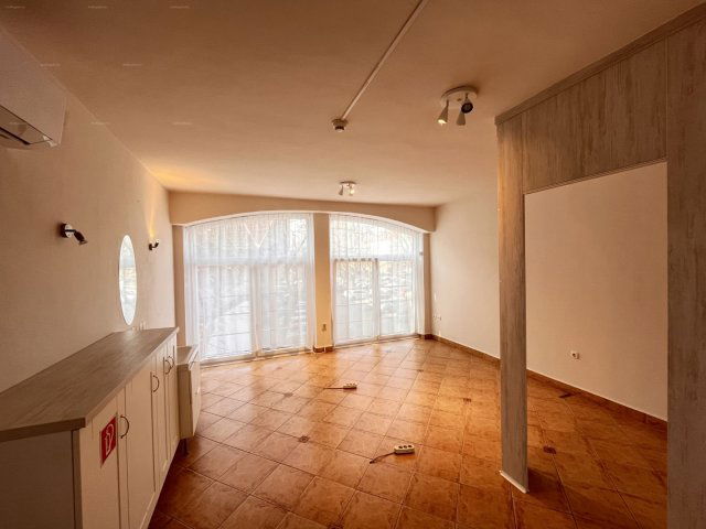 Eladó üzlethelyiség, Kaposváron, Irányi Dániel utcában