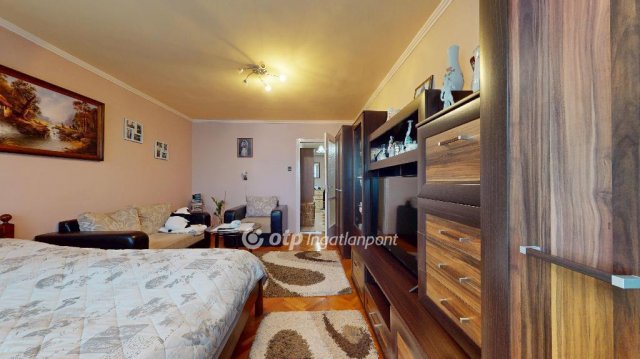 Eladó téglalakás, Nyíregyházán 49.5 M Ft, 3 szobás