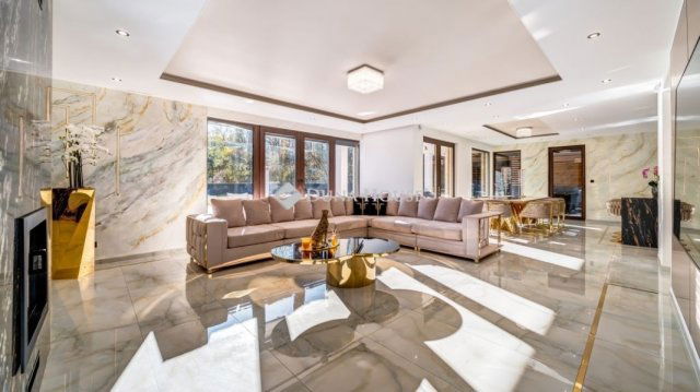 Eladó családi ház, Mogyoródon 690 M Ft, 6 szobás