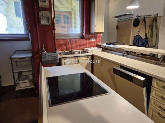 Eladó téglalakás, Budapesten, III. kerületben 140.5 M Ft