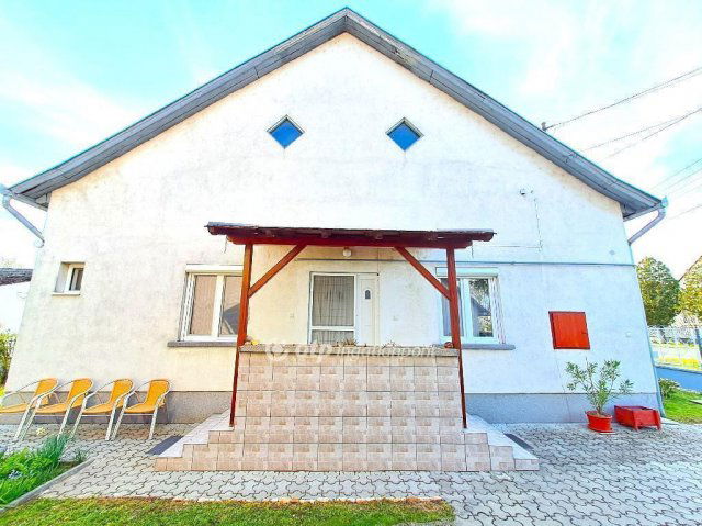 Eladó családi ház, Szolnokon 58.5 M Ft, 3 szobás