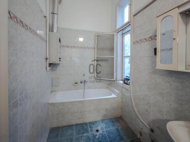 Eladó téglalakás, Budapesten, VI. kerületben 155 M Ft, 2 szobás