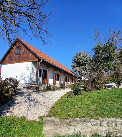 Eladó családi ház, Balatonfőkajáron 98.9 M Ft, 3+1 szobás