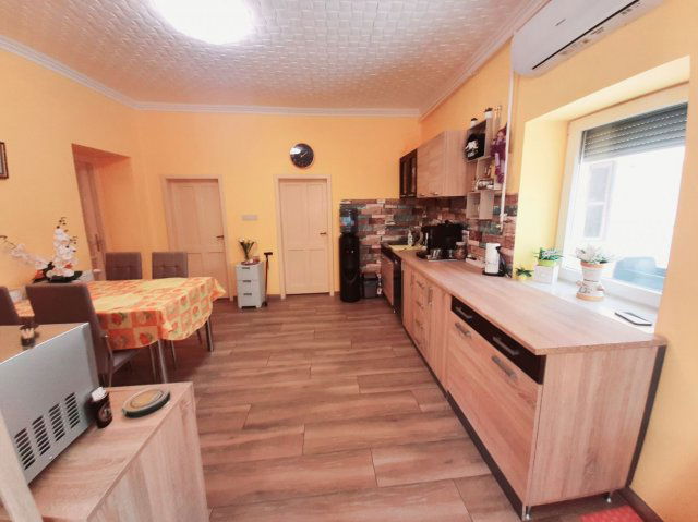 Eladó családi ház, Akasztón 30.99 M Ft, 2 szobás