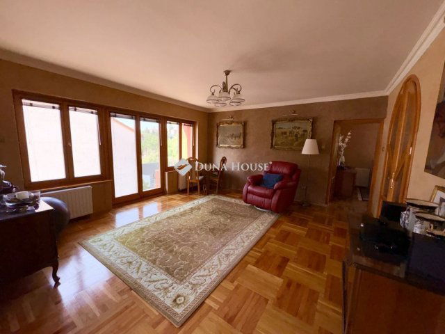 Eladó téglalakás, Pécsett 75.99 M Ft, 4 szobás