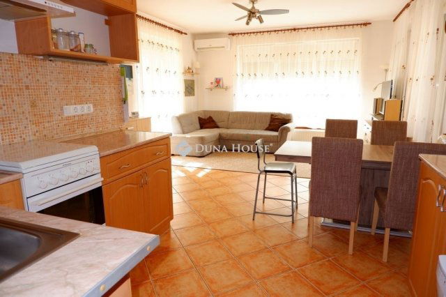 Eladó családi ház, Székesfehérvárott 135 M Ft, 5 szobás