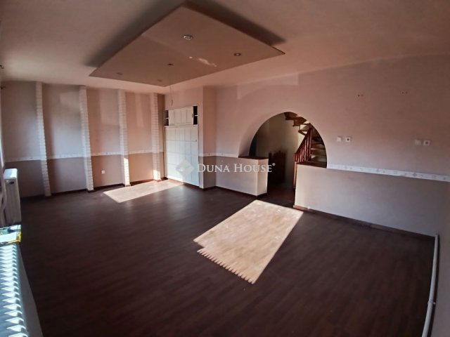 Eladó családi ház, Epölön 72.9 M Ft, 4 szobás