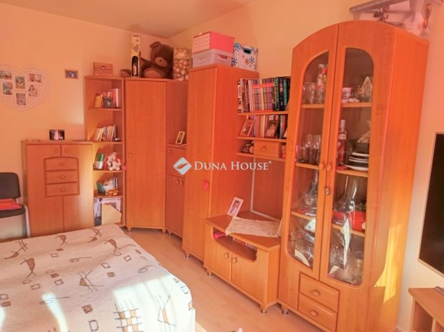 Eladó panellakás, Kaposváron 32.5 M Ft, 3 szobás
