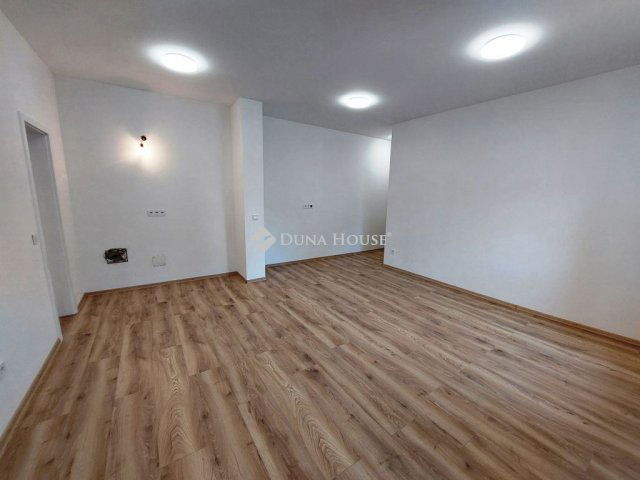Eladó téglalakás, Sopronban 55 M Ft, 3 szobás