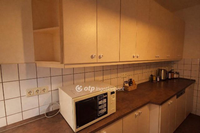 Eladó téglalakás, Cegléden 52 M Ft, 2+1 szobás