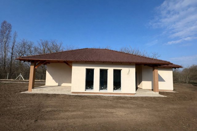 Eladó családi ház, Kiskunlacházán 92.9 M Ft, 4 szobás
