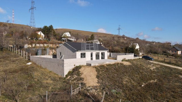 Eladó családi ház, Csóron 84.9 M Ft, 3 szobás