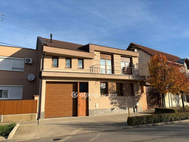 Eladó családi ház, Hajdúböszörményen 160 M Ft, 4+1 szobás