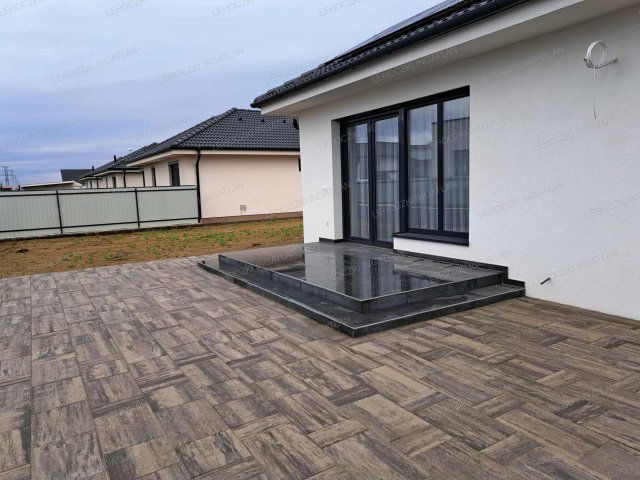 Eladó ikerház, Nyíregyházán 94.99 M Ft, 3 szobás