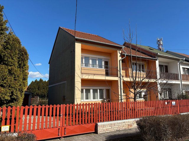 Eladó sorház, Pápán 78.9 M Ft, 5 szobás / költözzbe.hu