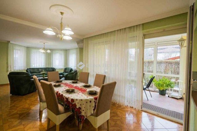Eladó családi ház, Siófokon 299 M Ft, 8 szobás