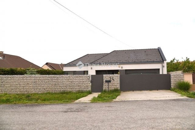 Eladó családi ház, Nagykozáron 119.99 M Ft, 4 szobás