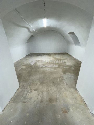 Eladó üzlethelyiség, Pécsett 37.9 M Ft / költözzbe.hu