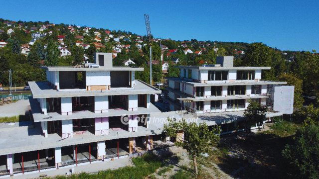 Eladó téglalakás, Balatonalmádiban 91.4 M Ft, 3 szobás