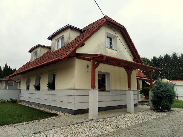 Eladó családi ház, Balatonszentgyörgyön 146.9 M Ft, 5+1 szobás