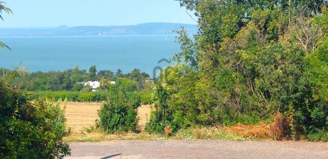 Eladó családi ház, Balatonföldváron 119.9 M Ft, 5 szobás