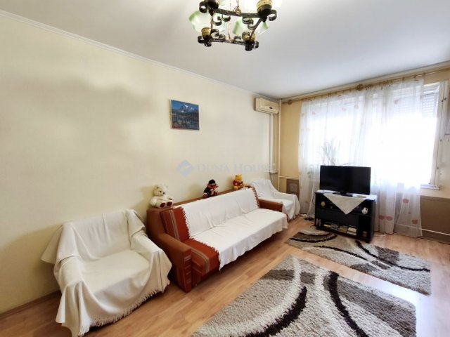 Eladó panellakás, Dunaújvárosban 32.9 M Ft, 2 szobás