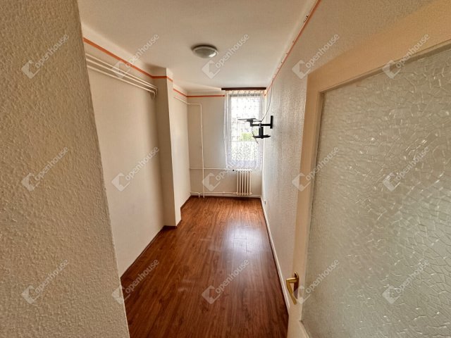 Eladó téglalakás, Tatabányán 32.999 M Ft, 2 szobás
