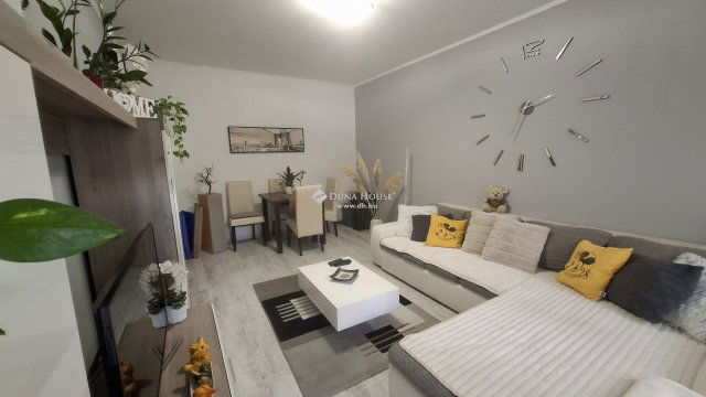 Eladó panellakás, Szombathelyen 42.9 M Ft, 2 szobás