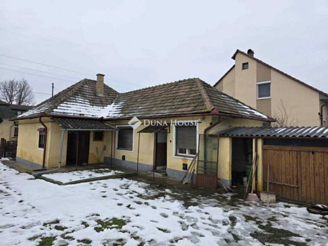 Eladó családi ház, Turán 33.9 M Ft, 3 szobás