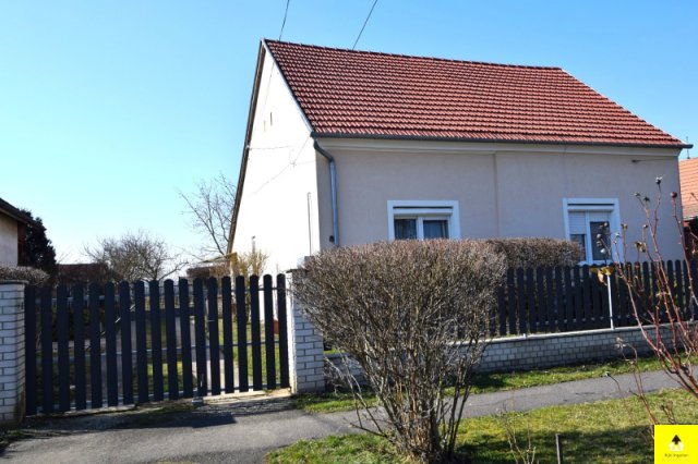 Eladó családi ház, Lócson 45 M Ft, 2 szobás