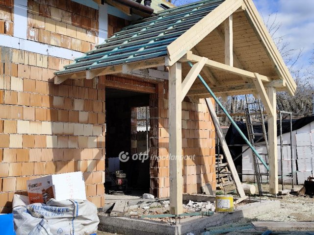 Eladó ikerház, Taksonyon 134.9 M Ft, 4+1 szobás