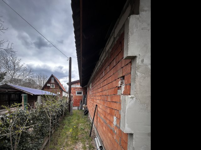 Eladó családi ház, Szegeden 40 M Ft, 4 szobás