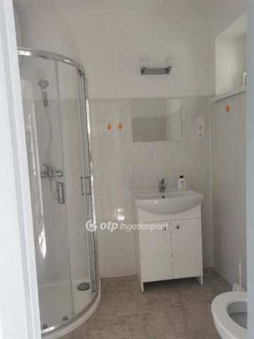 Eladó családi ház, Majosházán 95 M Ft, 2 szobás