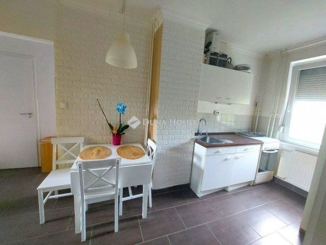 Eladó panellakás, Budapesten, III. kerületben 64.9 M Ft