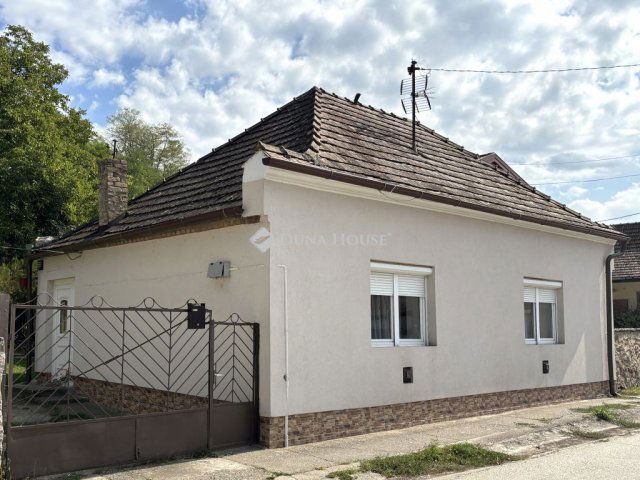 Eladó családi ház, Süttőn, Petőfi Sándor utcában 46.9 M Ft