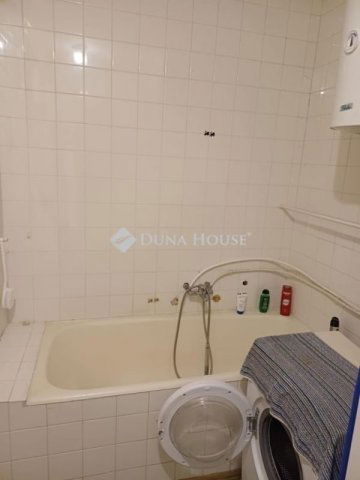 Eladó téglalakás, Pécsett 44.5 M Ft, 2 szobás