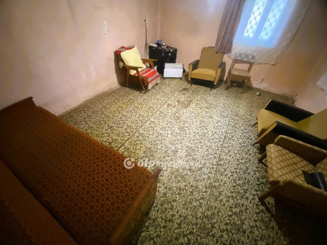 Eladó családi ház, Mezőtúron 6.5 M Ft, 2 szobás