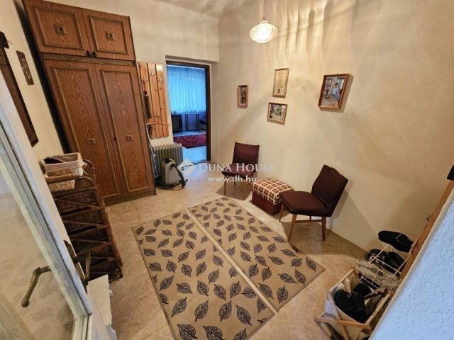 Eladó családi ház, Vecsésen 109.98 M Ft, 6 szobás