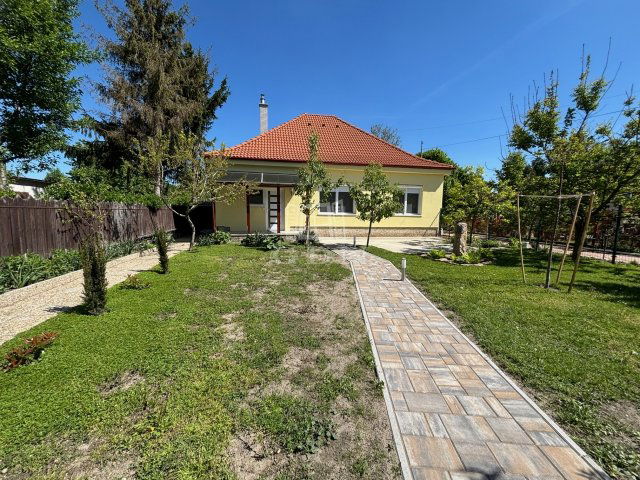 Kiadó családi ház, albérlet, Komáromban 450 E Ft / hó