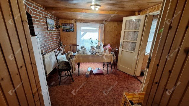 Eladó családi ház, Szentesen 29.5 M Ft, 3 szobás