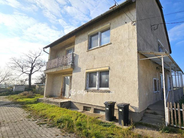 Eladó családi ház, Abában 65 M Ft, 5+1 szobás