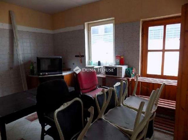 Eladó családi ház, Szentendrén 349.5 M Ft, 7 szobás